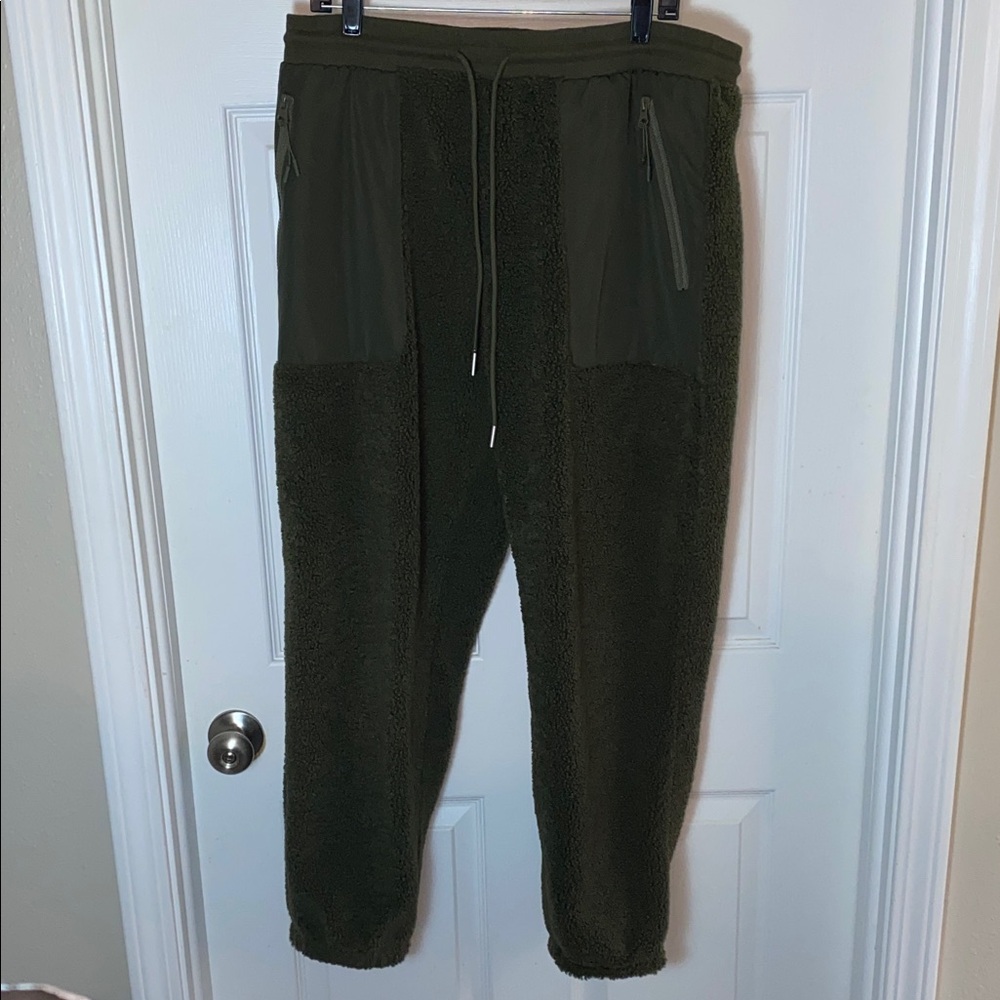 Forever 21 Men’s Olive Green Textured Fleece Joggers Size XL